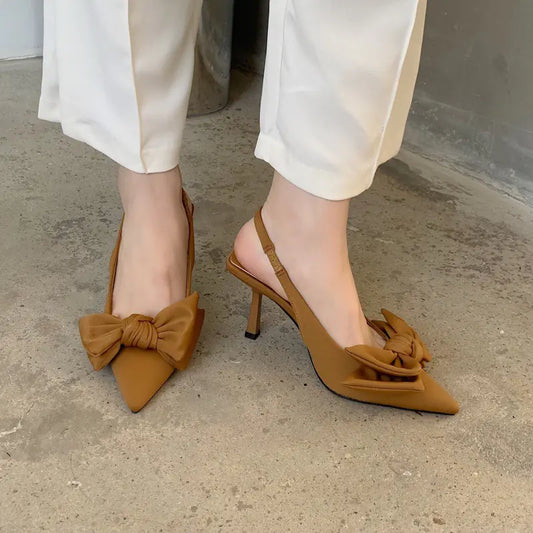 Stiletto Bow Glamour – Conforto e Estilo