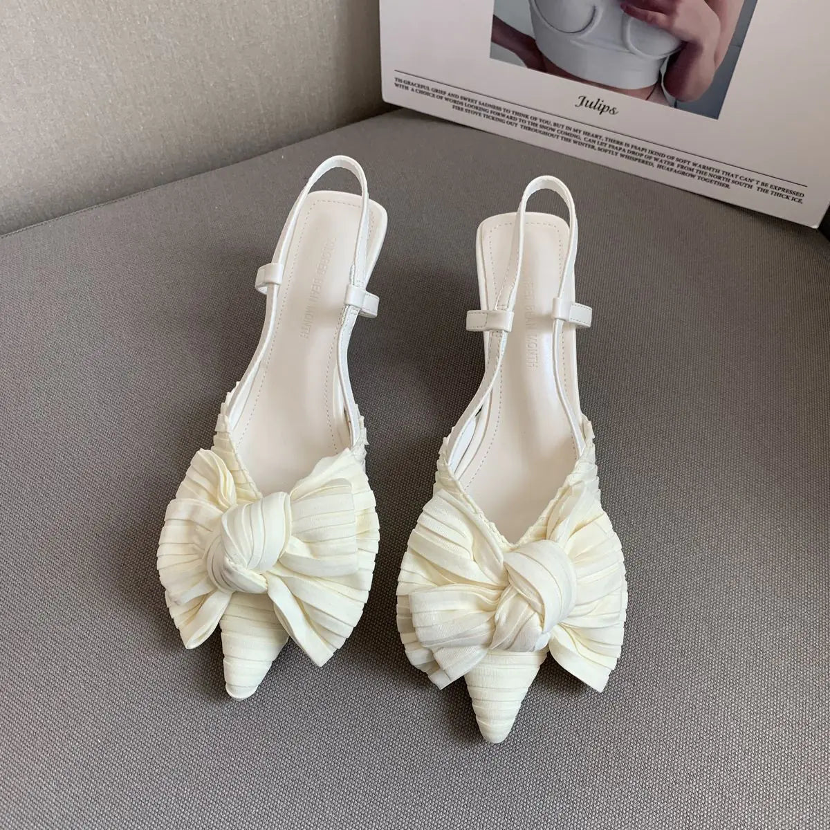 Stiletto Bow Glamour – Conforto e Estilo
