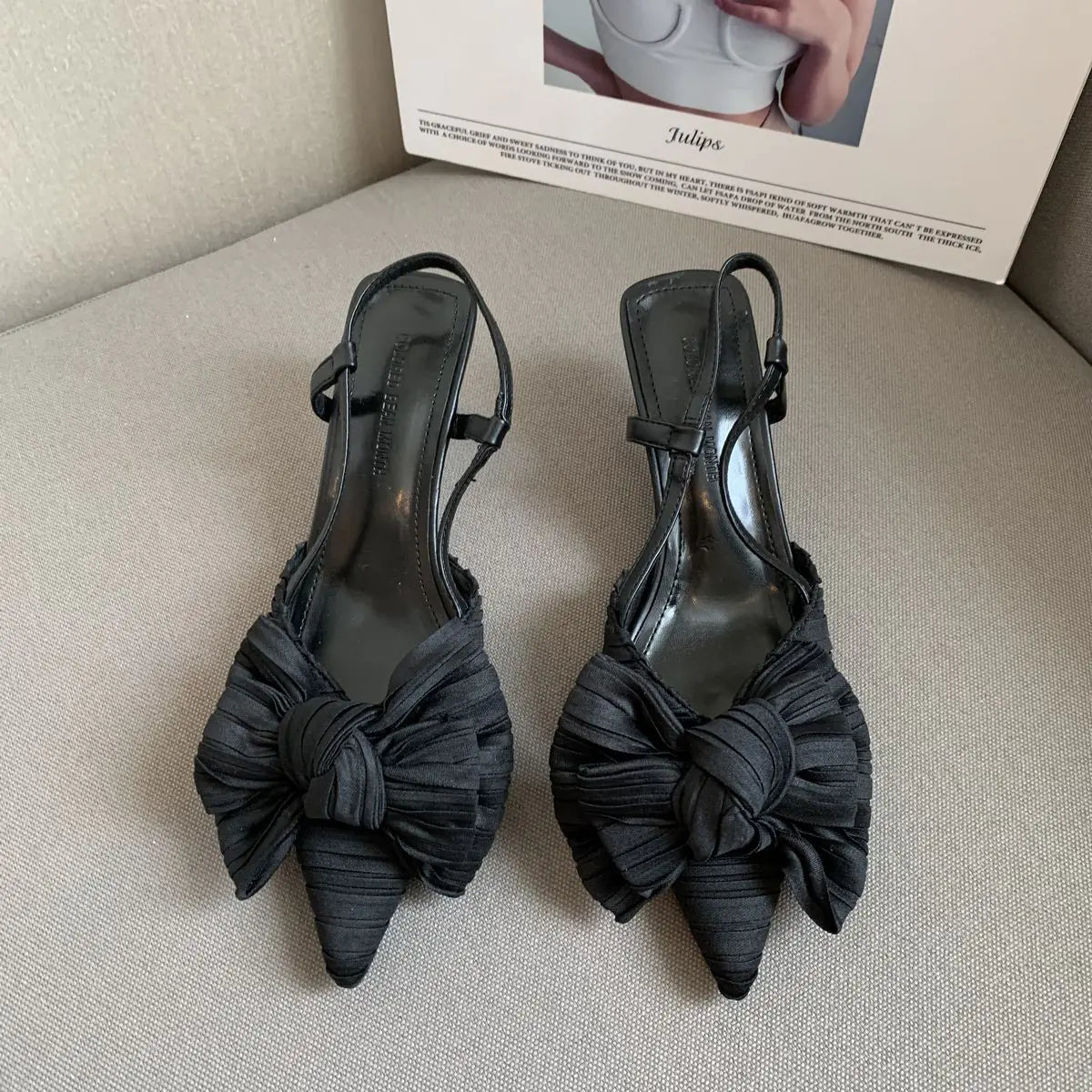 Stiletto Bow Glamour – Conforto e Estilo